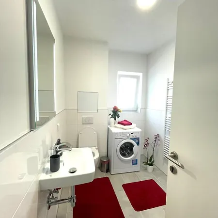Apartment Neubauwohnung In - Sehr Zentral,gratis Parkplatz Und Balkon *