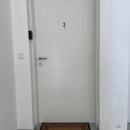 Neubauwohnung In - Sehr Zentral,gratis Parkplatz Und Balkon Apartment