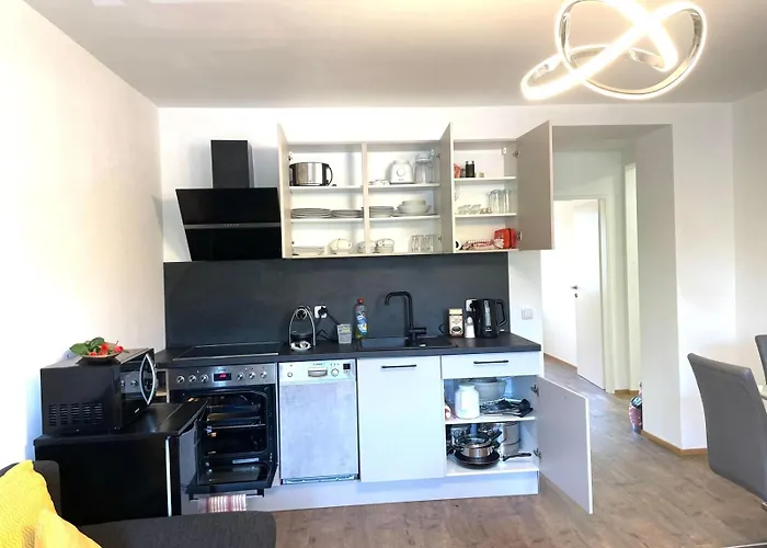 Neubauwohnung In - Sehr Zentral,gratis Parkplatz Und Balkon *