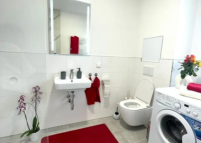 Neubauwohnung In - Sehr Zentral,gratis Parkplatz Und Balkon Lägenhet