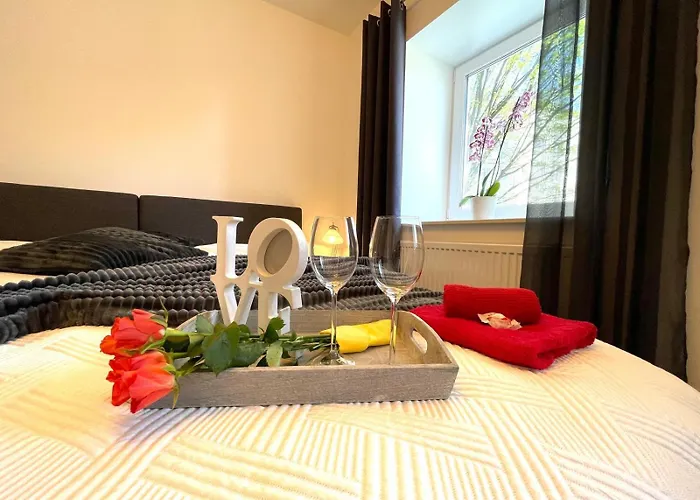 Neubauwohnung In - Sehr Zentral,gratis Parkplatz Und Balkon Apartment *