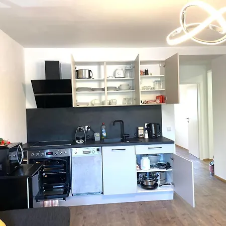 Neubauwohnung In - Sehr Zentral,gratis Parkplatz Und Balkon *