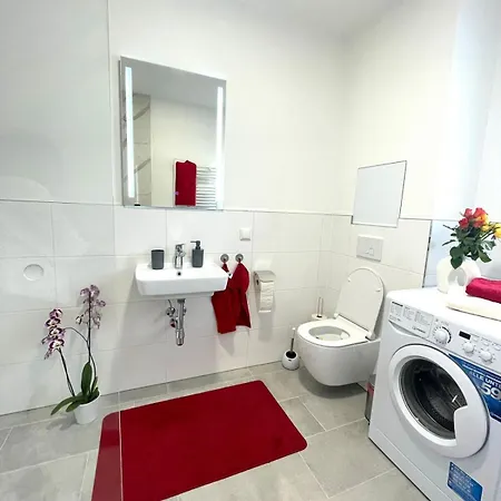 Neubauwohnung In - Sehr Zentral,gratis Parkplatz Und Balkon Daire