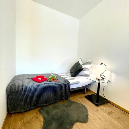 Daire Neubauwohnung In - Sehr Zentral,gratis Parkplatz Und Balkon *